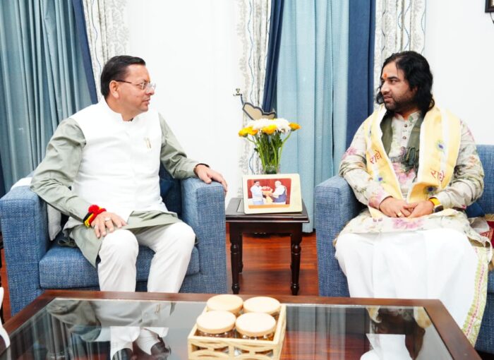 मुख्यमंत्री धामी से देवकीनंदन ठाकुर जी महाराज ने शिष्टाचार भेंट की