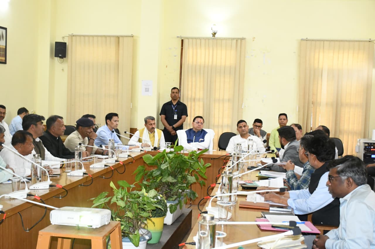 मुख्यमंत्री ने हल्द्वानी में वरिष्ठ प्रशासनिक अधिकारियों के साथ उच्चस्तरीय समीक्षा बैठक की