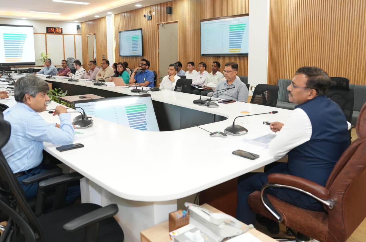 मुख्य सचिव ने “25 बिंदु कार्यक्रम 2025-26” की समीक्षा की