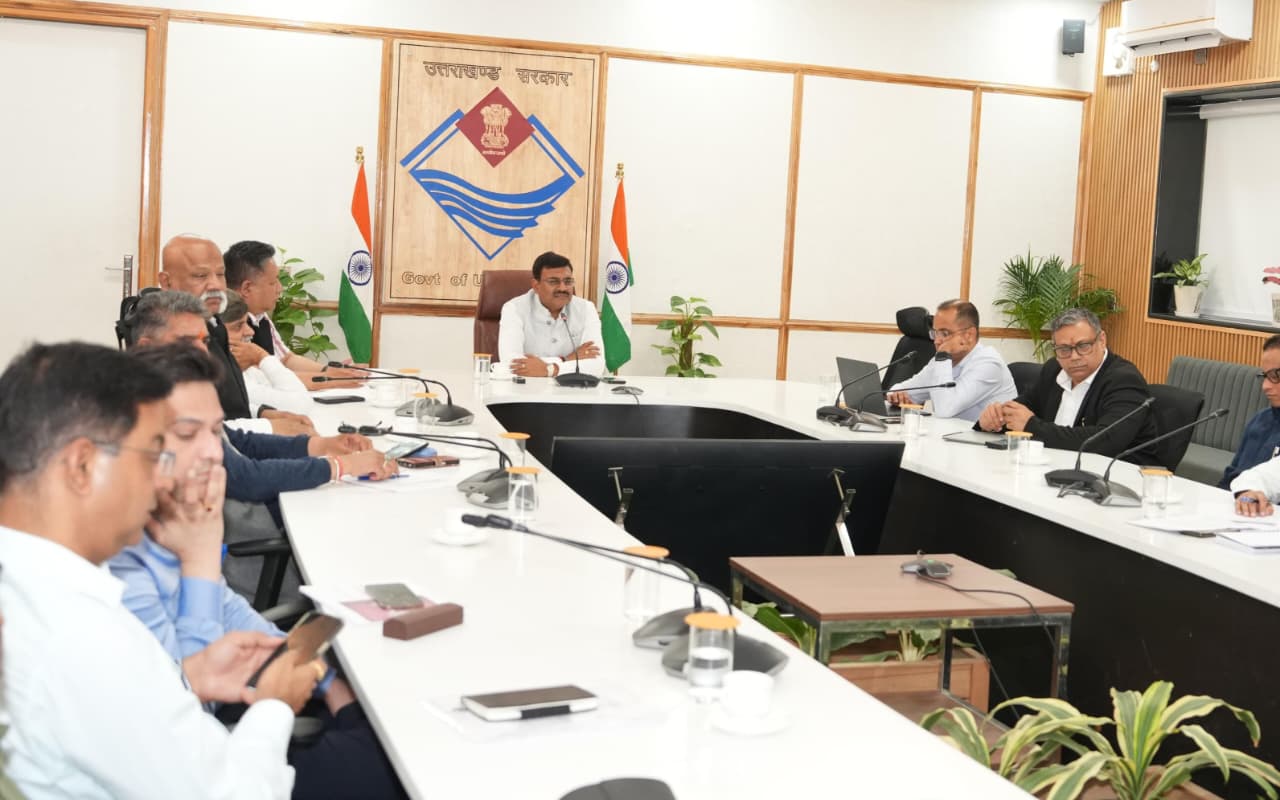 मुख्य सचिव ने जिलाधिकारियों के साथ विभिन्न मुद्दों पर चर्चा की