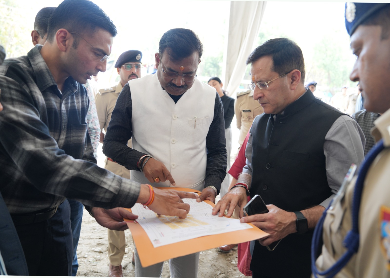 प्रधानमंत्री के उत्तराखण्ड दौरे की तैयारियों को लेकर वरिष्ठ अधिकारियों ने स्थलीय निरीक्षण किया