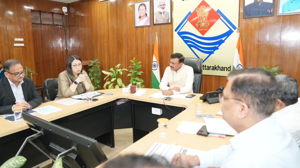 एडीबी द्वारा उत्तराखण्ड में विभिन्न विभागों के चल रहे प्रोजेक्ट्स पर चर्चा हुई