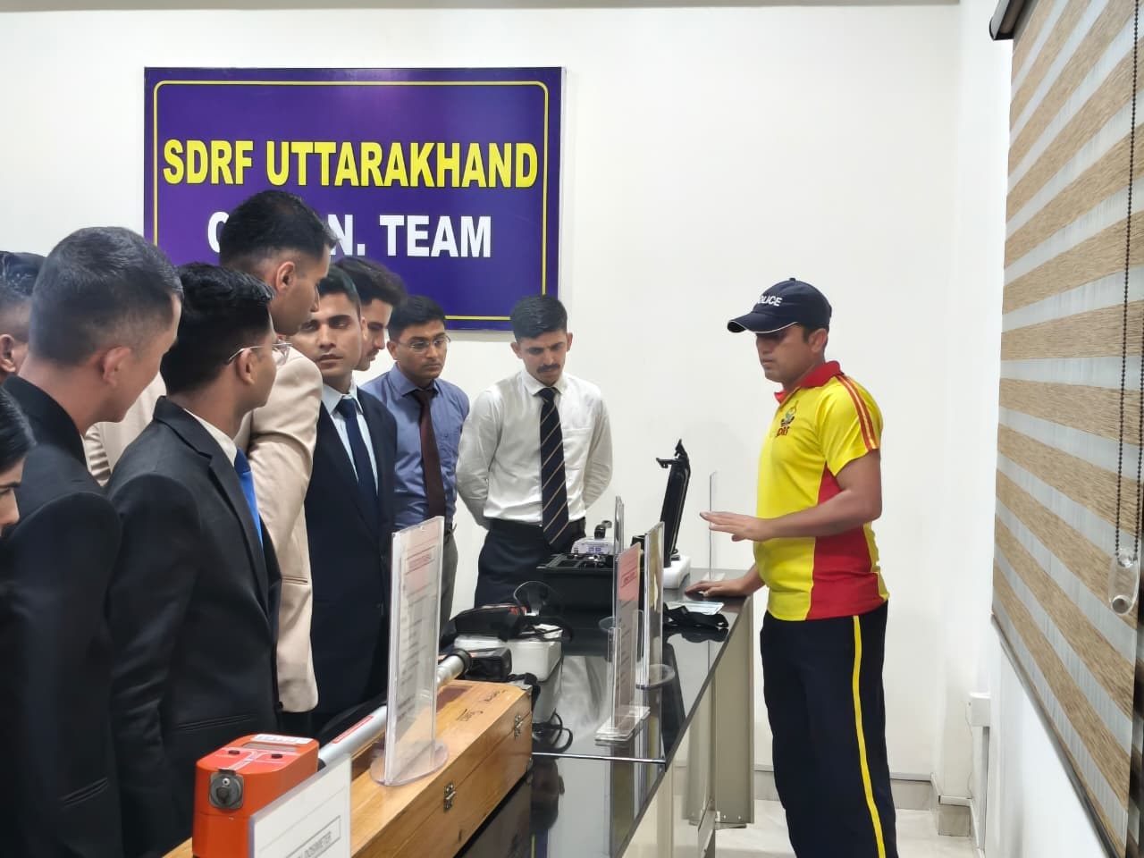 आपदा की समझ, नेतृत्व की तैयारी: प्रशिक्षु आईपीएस अधिकारियों का SDRF मुख्यालय भ्रमण