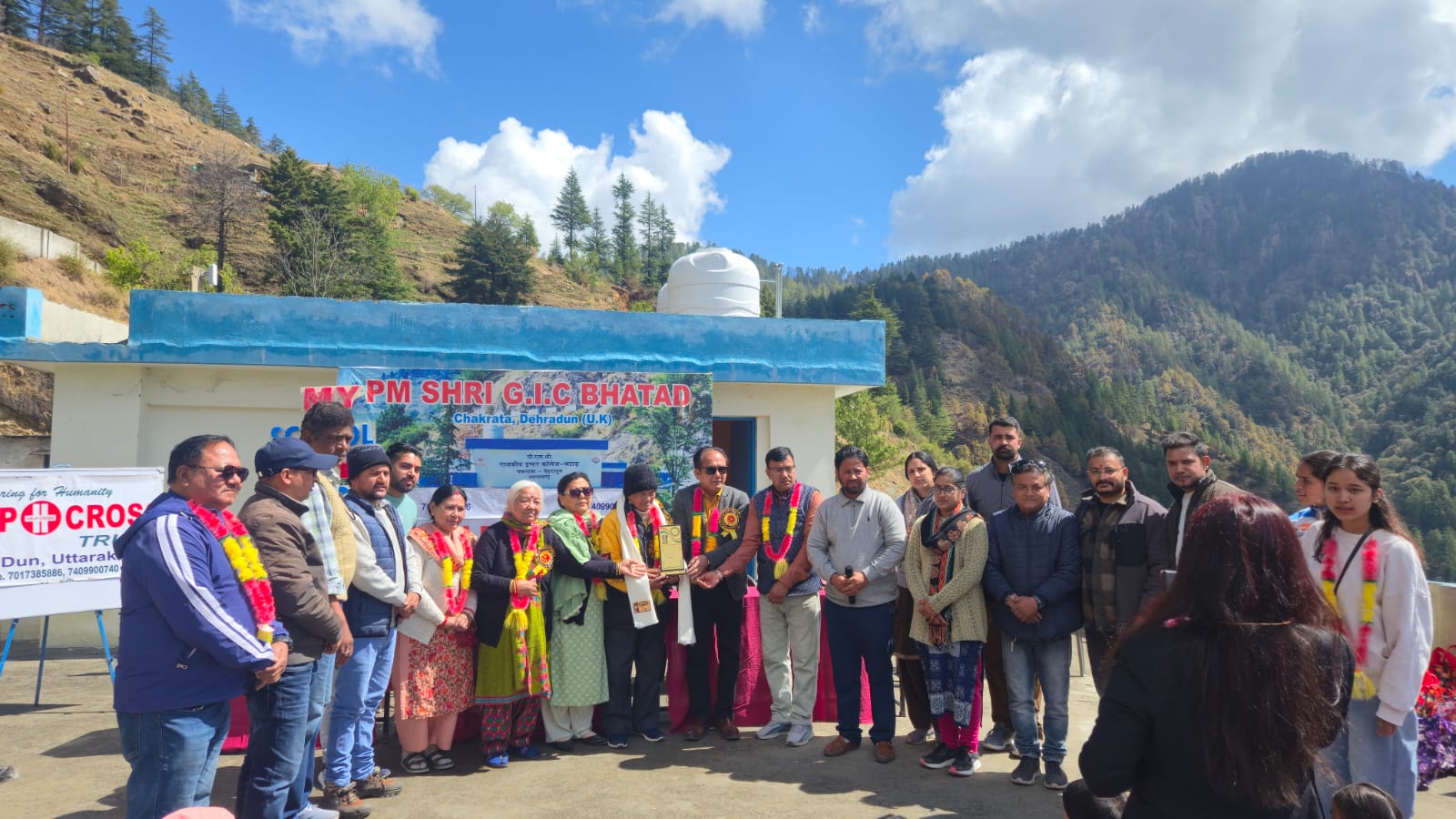 हेल्प क्रॉस ट्रस्ट देहरादून द्वारा जरूरतमंद बच्चों को पाठ्यक्रम सामग्री वितरित की गई