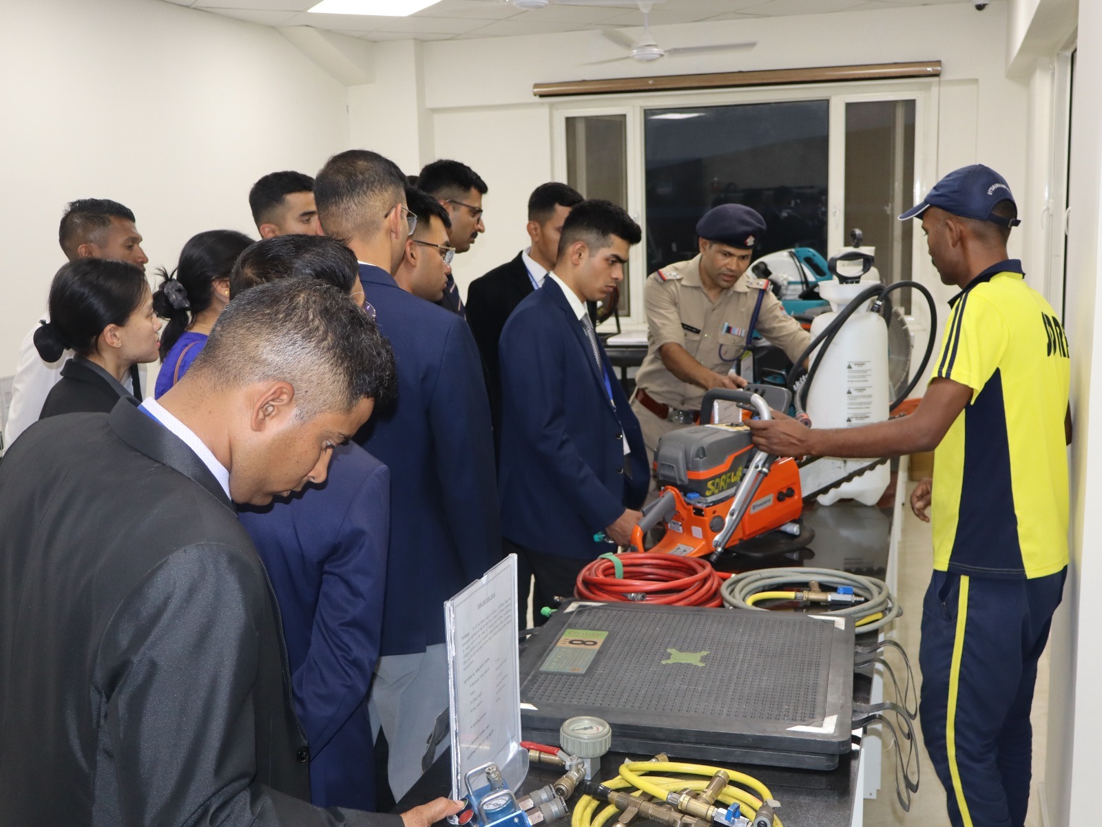 IPS (प्रशिक्षु) अधिकारियों ने आपदा प्रबंधन की सीखीं बारीकियाँ