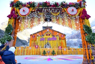 बाबा केदारनाथ के कपाट खुलने पर केदारनाथ धाम पहुंचे मुख्यमंत्री धामी