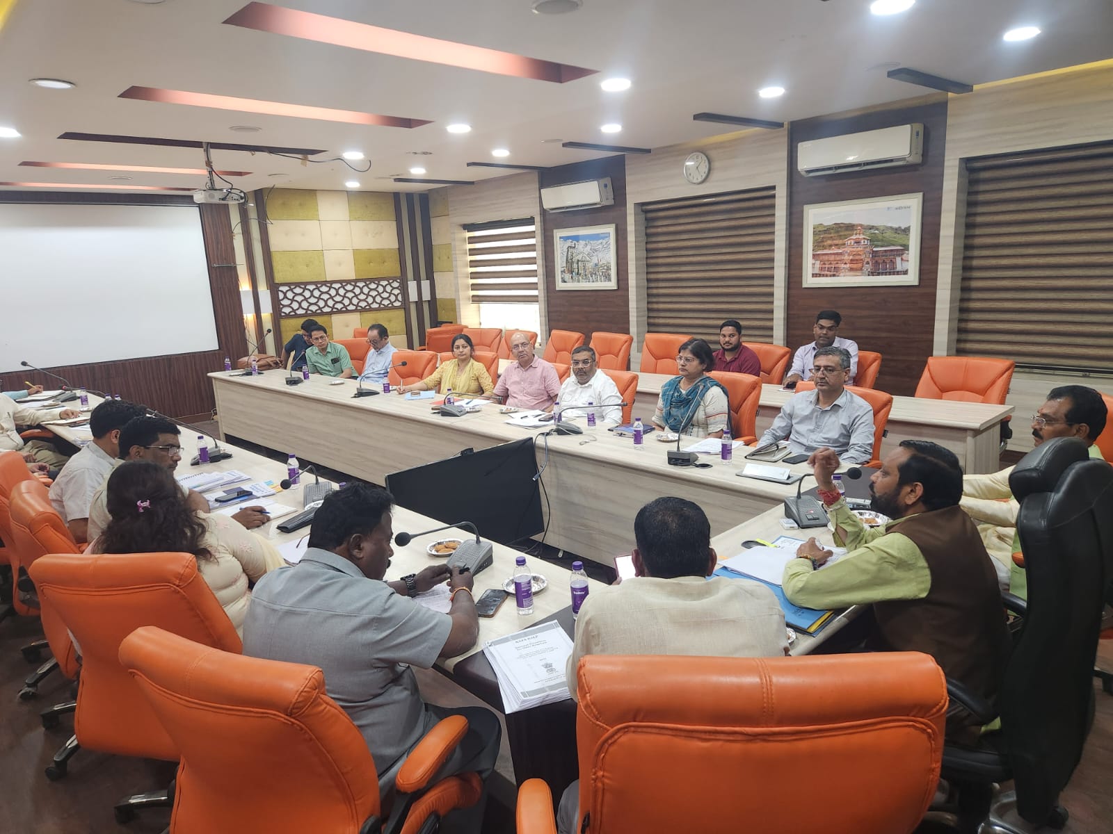 स्वच्छता कर्मचारियों की समस्याओं पर चर्चा कर आवश्यक दिशा-निर्देश