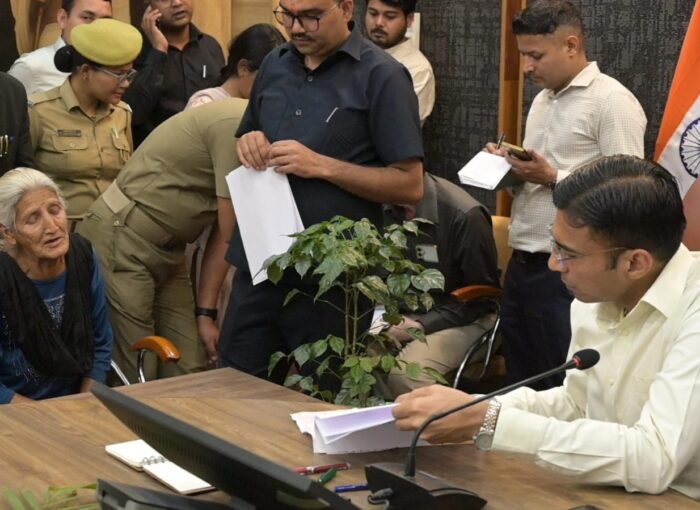 बेटियों की शिक्षा नंदा सुनंदा से पुनर्जीवित करने हेतु मिले दर्जनों आवेदन, डीएम ने समिति से तत्काल मांगी रिपोर्ट