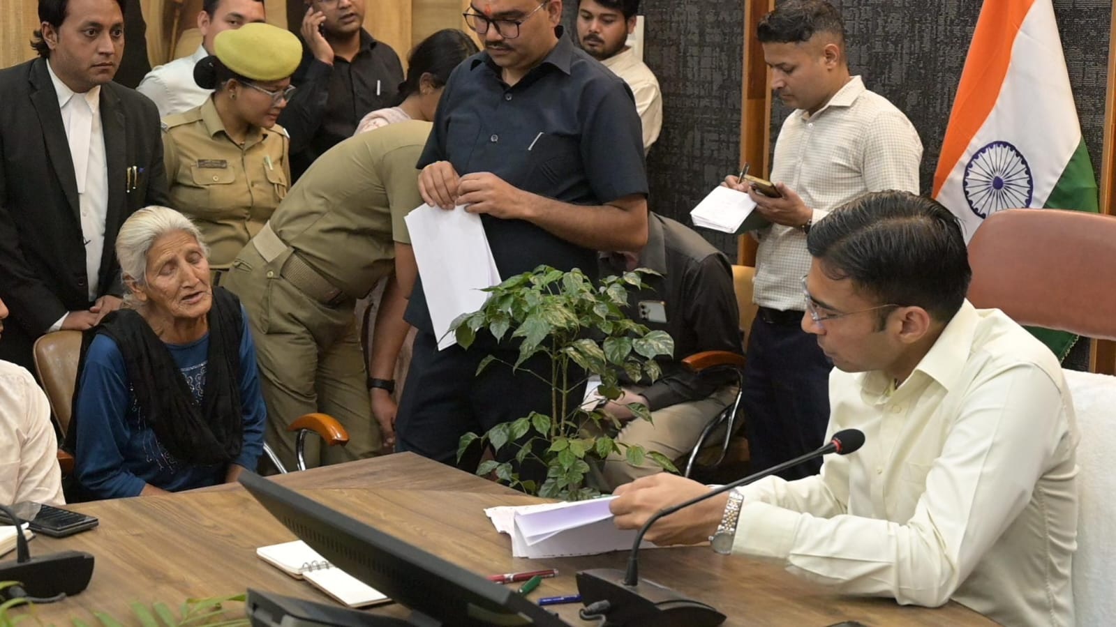 बेटियों की शिक्षा नंदा सुनंदा से पुनर्जीवित करने हेतु मिले दर्जनों आवेदन, डीएम ने समिति से तत्काल मांगी रिपोर्ट