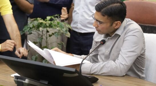 Dehradun: A 'Janta Darshan' program was organized at the Rishiparna Auditorium, Collectorate, under the chairmanship of District Magistrate Savin Bansal.