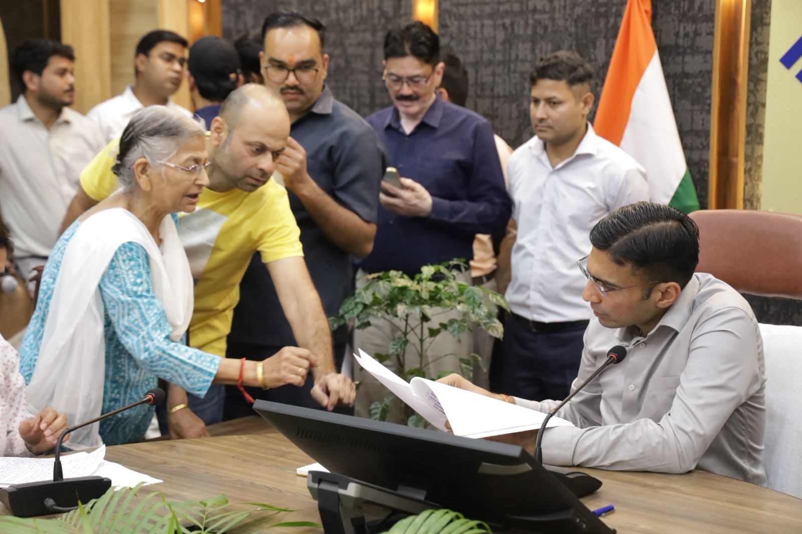 देहरादून:  जिलाधिकारी सविन बसंल की अध्यक्षता में जनता दर्शन कार्यक्रम का आयोजन किया