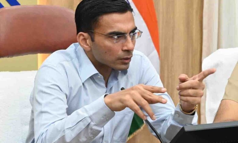 जिला मजिस्ट्रेट ने गुंडा नियंत्रण अधिनियम के अंतर्गत कार्यवाही करते हुए 02 कुख्यात अपराधी किए जिला बदर