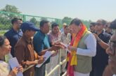मुख्यमंत्री ने लोहियाहेड हेलीपैड पर जनप्रतिनिधियों की जनसमस्याएं सुनी
