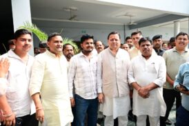 नैनीताल: आम जनता एवं स्थानीय जनप्रतिनिधियों से मुख्यमंत्री ने भेंट कर उनकी समस्याएं सुनीं