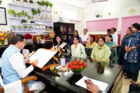 सरकार आंगनबाड़ी कर्मियों की समस्याओं एवं मांगों पर गंभीरतापूर्वक विचार कर रही है