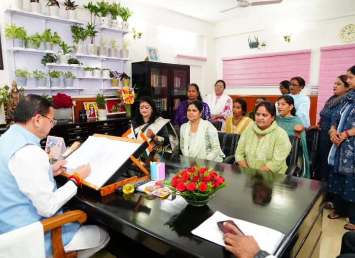 सरकार आंगनबाड़ी कर्मियों की समस्याओं एवं मांगों पर गंभीरतापूर्वक विचार कर रही है