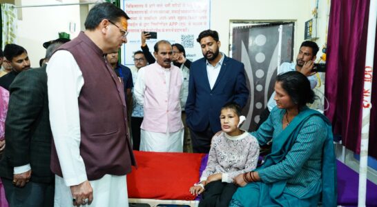 Chief Minister Dhami visited the District Hospital to inquire about the well-being of patients.