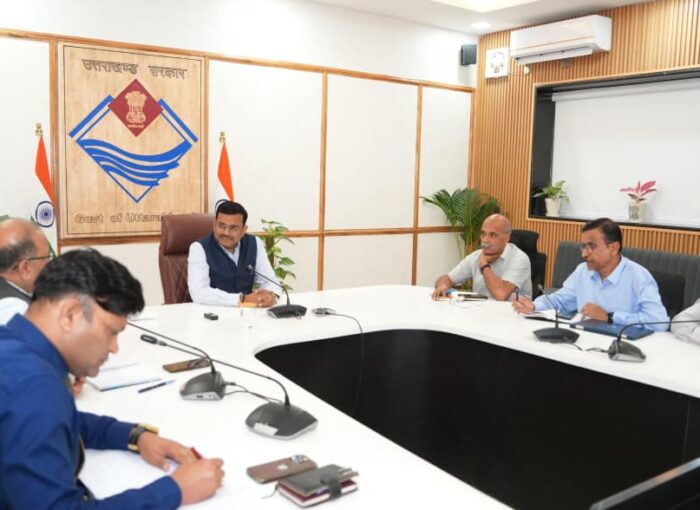 ग्लेशियर झीलों की प्रभावी निगरानी जरूरी, जल्द शुरू हो उपकरण लगाए जाने का कार्य -मुख्य सचिव