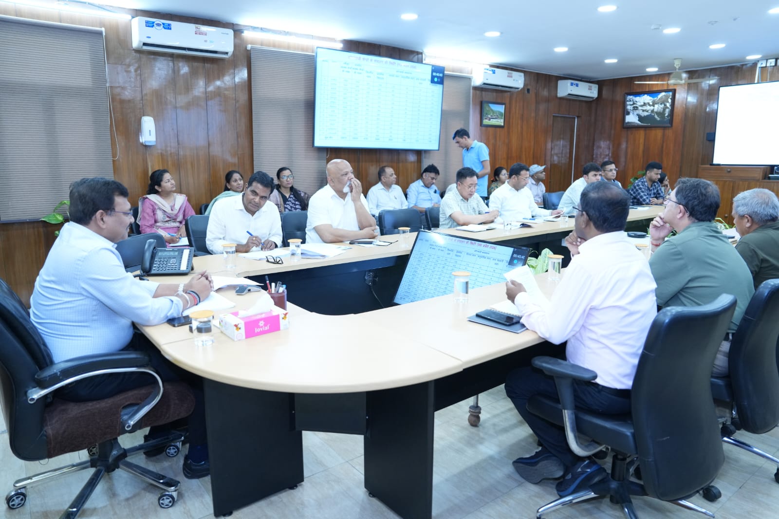 मुख्य सचिव ने सभी आंगनवाड़ी केंद्रों में विद्युत एवं पेयजल व्यवस्था सुनिश्चित किये जाने के निर्देश दिए