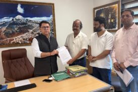 देवभूमि जल शक्ति कांट्रेक्टर वेलफेयर एसोसिएशन के ठेकेदारों ने सचिव पेयजल रणवीर सिंह चौहान से मुलाकात की