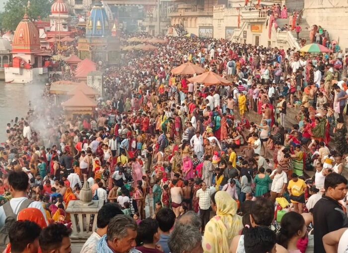 बुद्ध पूर्णिमा में हरिद्वार गंगा घाटों पर श्रद्धालुओं की भारी भीड़