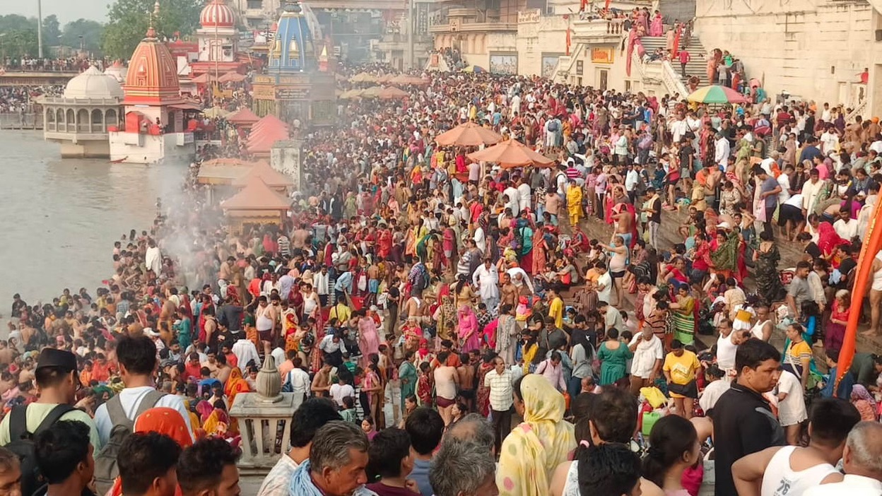 बुद्ध पूर्णिमा में हरिद्वार गंगा घाटों पर श्रद्धालुओं की भारी भीड़