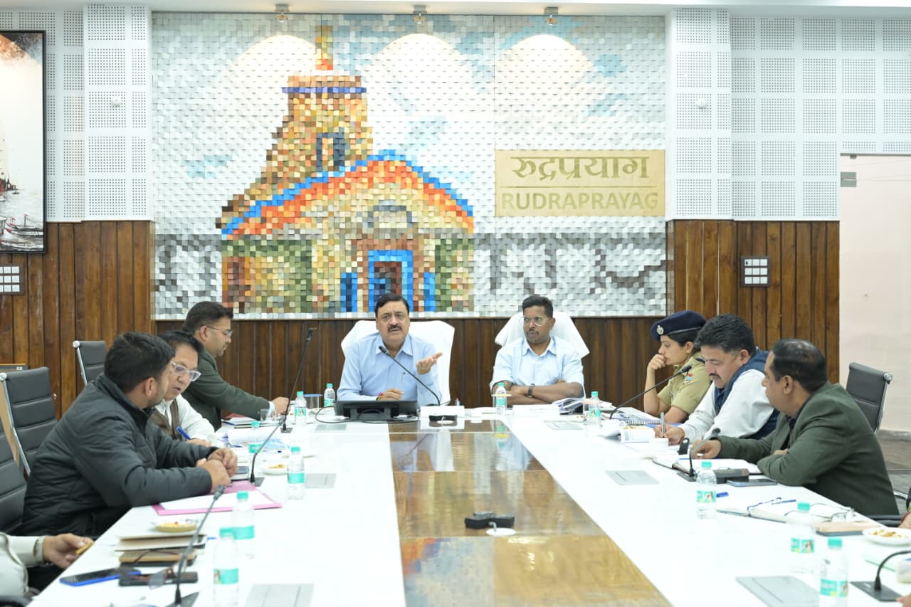आयुक्त गढ़वाल द्वारा की गई श्री केदारनाथ यात्रा व्यवस्थाओं की व्यापक समीक्षा
