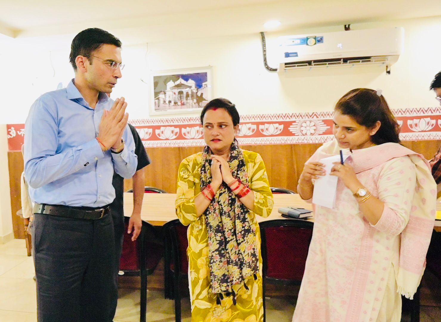 कैंसर पीड़ित परिवार को मिली बड़ी राहत; 71 हजार ऋण माफ, 50 हजार की आर्थिक सहायता