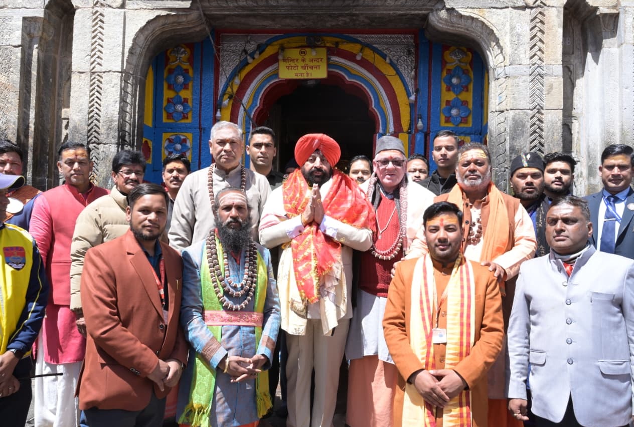 श्री केदारनाथ धाम पहुंचे राज्यपाल गुरमीत सिंह बाबा केदार के दर्शन कर पुनर्निर्माण कार्यों का लिया जायजा