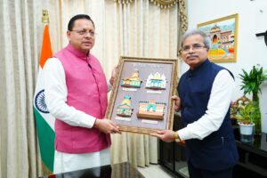 मुख्यमंत्री धामी से रेलवे बोर्ड के चेयरमैन के नेतृत्व में एक प्रतिनिधिमंडल ने भेंट की A delegation led by the Railway Board Chairman met Chief Minister Dhami.