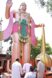 मुख्यमंत्री धामी ने भगवान भोलेनाथ एवं महाबली हनुमान जी की प्रतिमाओं का किया अनावरण Chief Minister Dhami unveiled the statues of Lord Bholenath and Mahabali Hanuman.