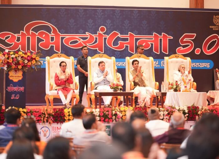 कवि केवल शब्दों के निर्माता नहीं होते बल्कि वे समाज के चिंतक, मार्गदर्शक और प्रेरक। सीएम धामी