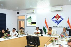 मुख्य सचिव की अध्यक्षता में जनपदीय विकास कार्यों की समीक्षा बैठक