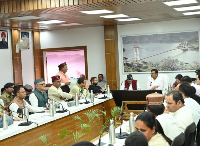 विकास संवाद में उभरे जनसरोकार-मुख्य सचिव की अध्यक्षता में जनप्रतिनिधियों के साथ व्यापक मंथन
