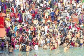 सोमवती अमावस्या पर हरिद्वार हर की पैड़ी में गंगा स्नान के लिए लाखों श्रद्धालुओं की भीड़
