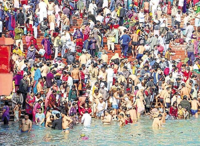 सोमवती अमावस्या पर हरिद्वार हर की पैड़ी में गंगा स्नान के लिए लाखों श्रद्धालुओं की भीड़