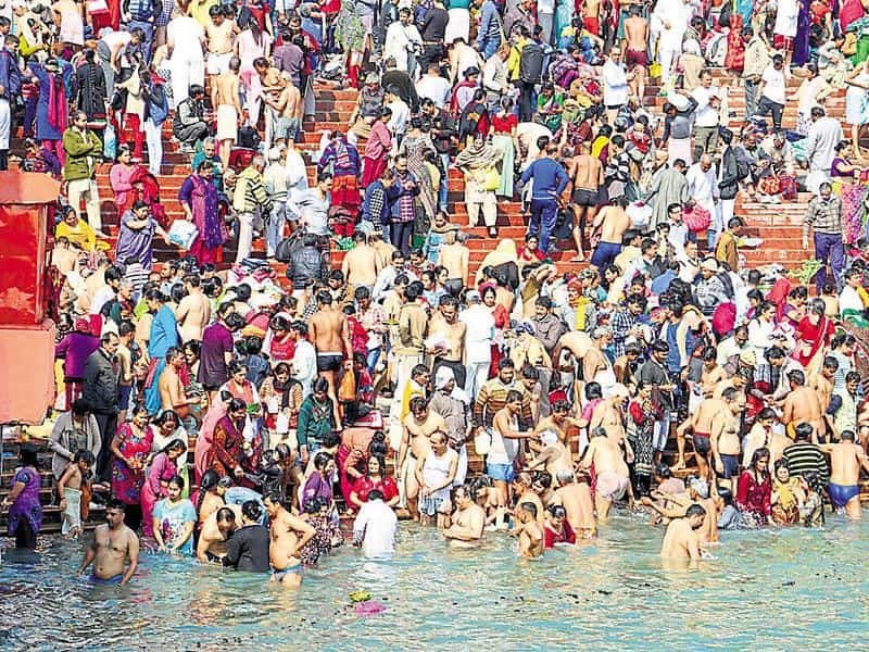 सोमवती अमावस्या पर हरिद्वार हर की पैड़ी में गंगा स्नान के लिए लाखों श्रद्धालुओं की भीड़