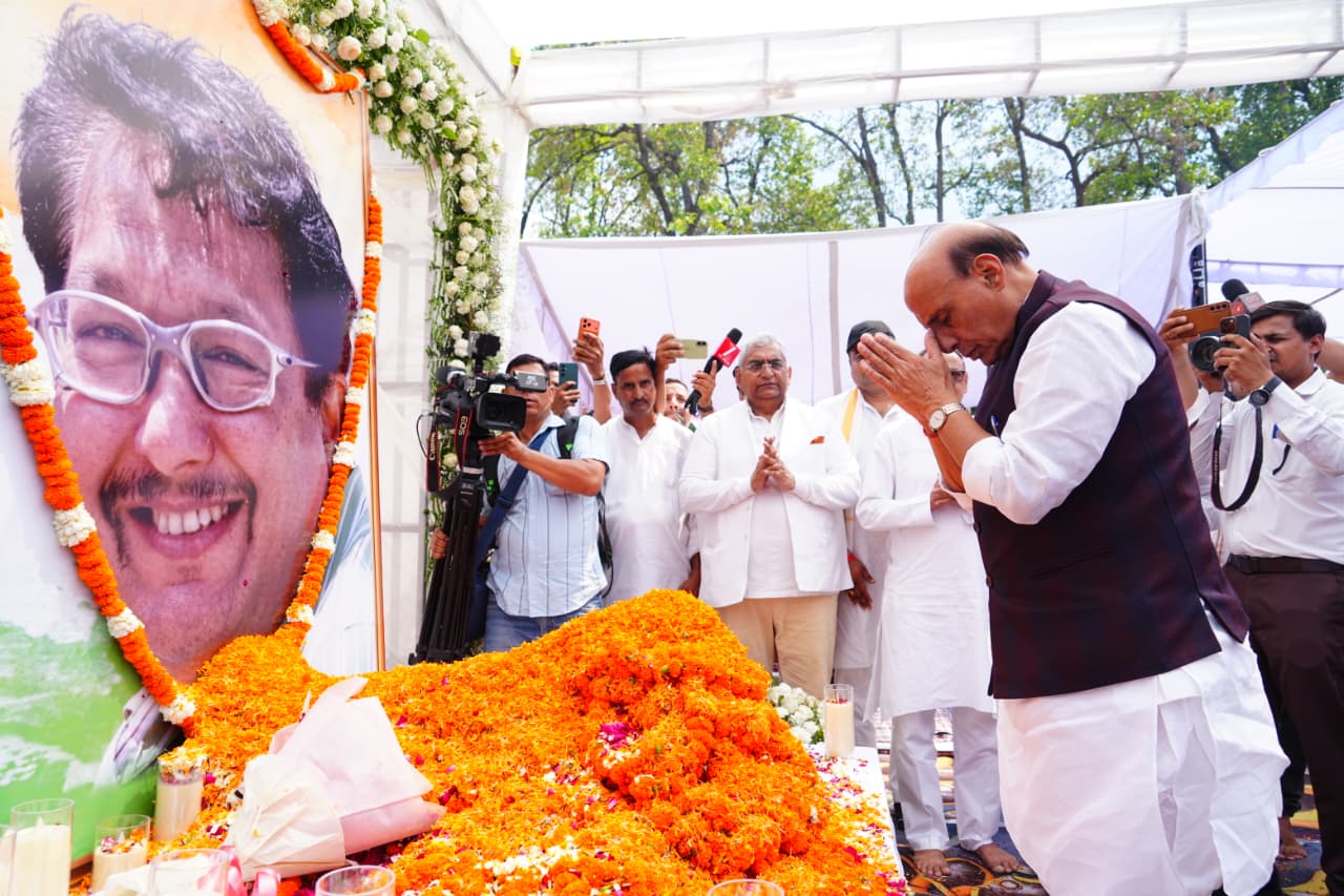 केंद्रीय रक्षा मंत्री एवं मुख्यमंत्री ने स्व. जसपाल राणा के त्रयोदशी संस्कार में श्रद्धांजलि अर्पित की