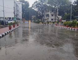 बृहस्पतिवार सुबह अचानक मौसम ने करवट ली