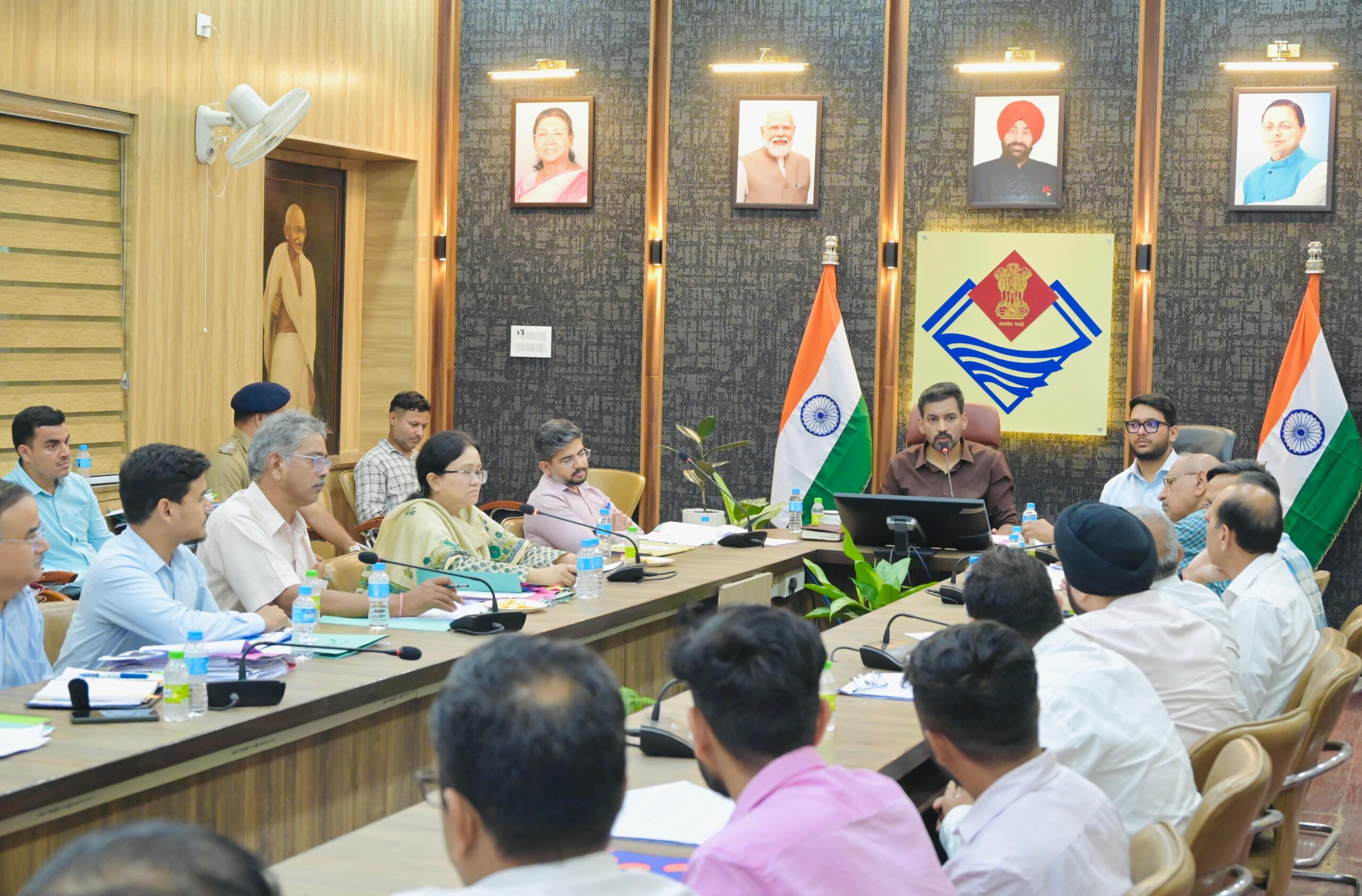 उद्योग मित्रों की समस्याओं का समाधान करना जिला प्रशासन की प्राथमिकताः डॉ आशीष चौहान