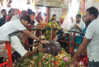 चमोली के विभिन्न शिवालयों में सुबह से ही श्रद्धालुओं की भारी भीड़ उमड़ी