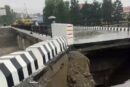 मंगलवार प्रातः लगभग 6ः30 बजे नंदा की चौकी स्थित पुल की एप्रोच रोड का एक छोटा हिस्सा क्षतिग्रस्त हो गया