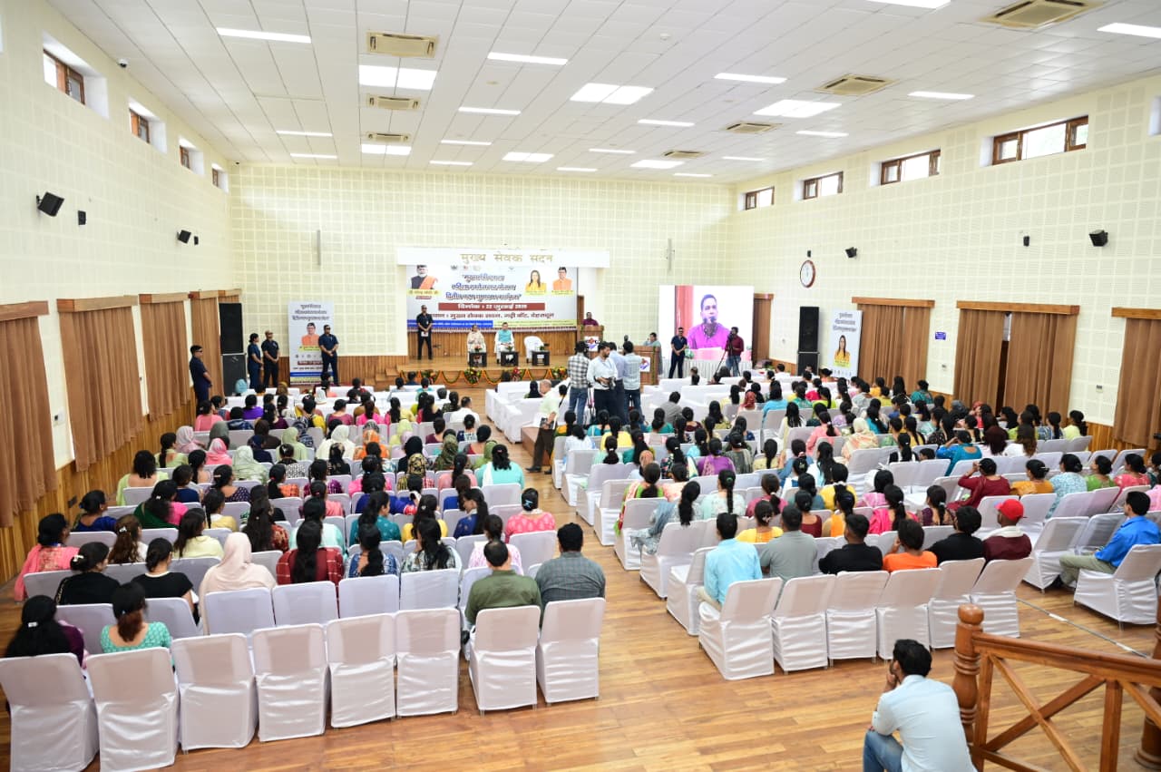 ’एकल महिलाओं को आत्मनिर्भर एवं सम्मानजनक जीवन उपलब्ध कराना राज्य सरकार की सर्वाेच्च प्राथमिकता