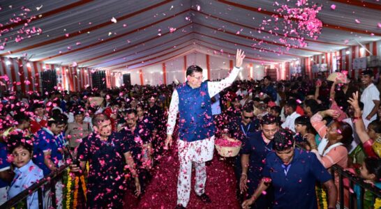 Governor congratulates Chief Minister on achievements, lauds development works.
