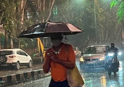 मुख्यमंत्री ने भारी बारिश के मद्देनज़र अधिकारियों को सतर्क रहने के दिए निर्देश