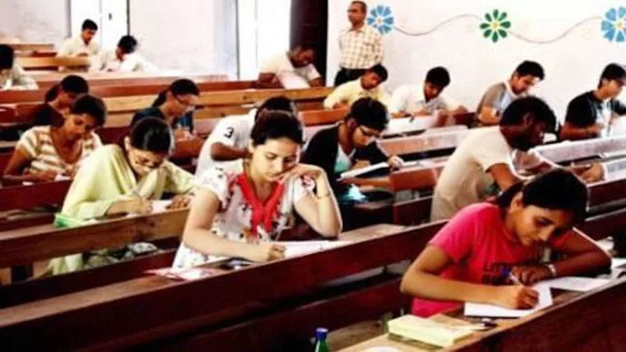 नकल माफियाओं को कड़ी से कड़ी सजा मिलेगी