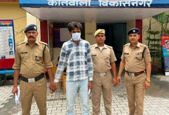 देहरादून के विकासनगर क्षेत्र में पुलिस ने नशा तस्करी के करते हुए एक युवक को गिरफ्तार किया