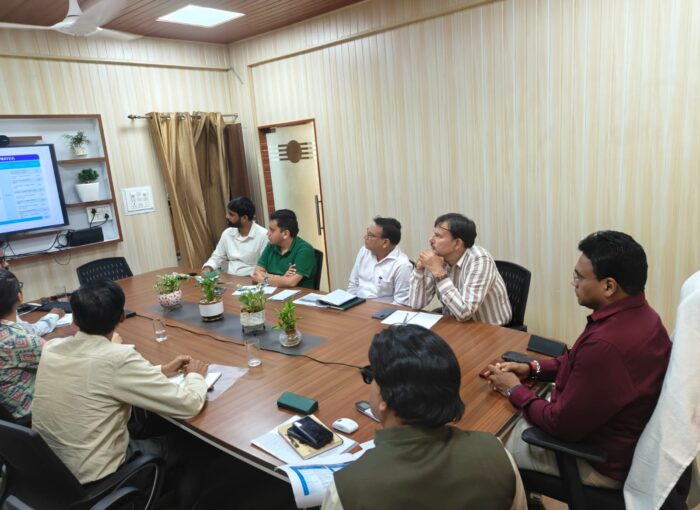 पीएम आवास योजना के कार्यों में देरी पर सचिव आवास डॉ. आर. राजेश कुमार सख्त