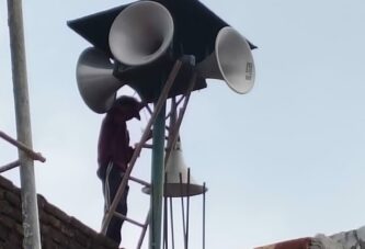 बिना अनुमति एवं निर्धारित मानकों के विपरीत संचालित लाउडस्पीकरों पर की गई कार्रवाई