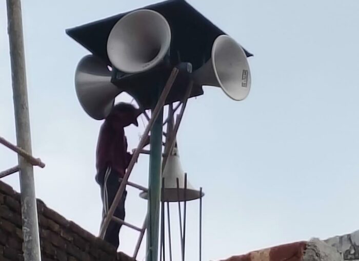 बिना अनुमति एवं निर्धारित मानकों के विपरीत संचालित लाउडस्पीकरों पर की गई कार्रवाई